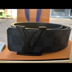 Louis Vuitton Belt (black)